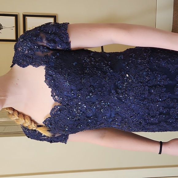 Size 8 bright navy lace formal cocktail by MGNY Mori Lee - Picture 2 of 12